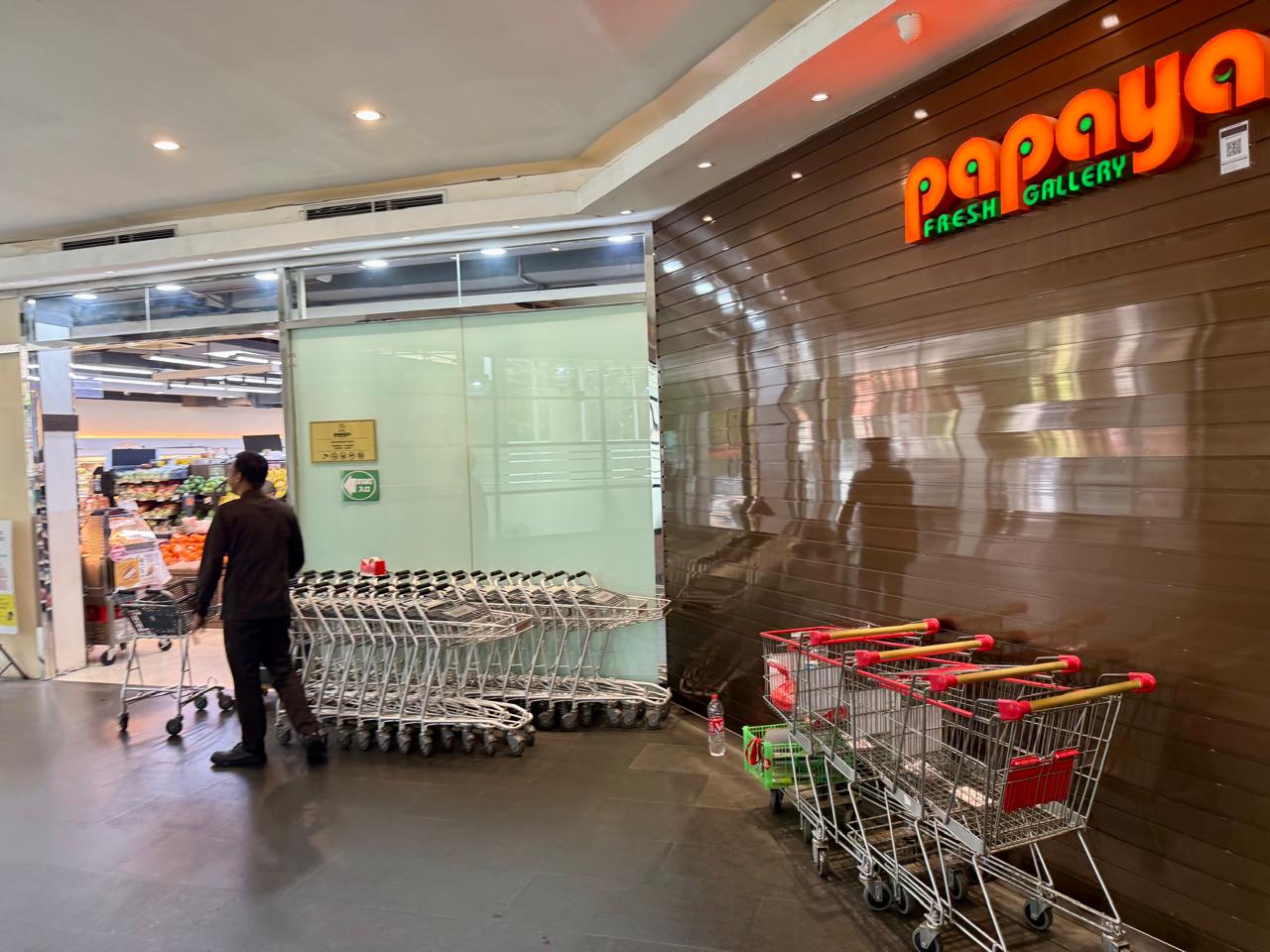 1 Park Avenue 隣接 日系スーパー Papaya Fresh Gallery