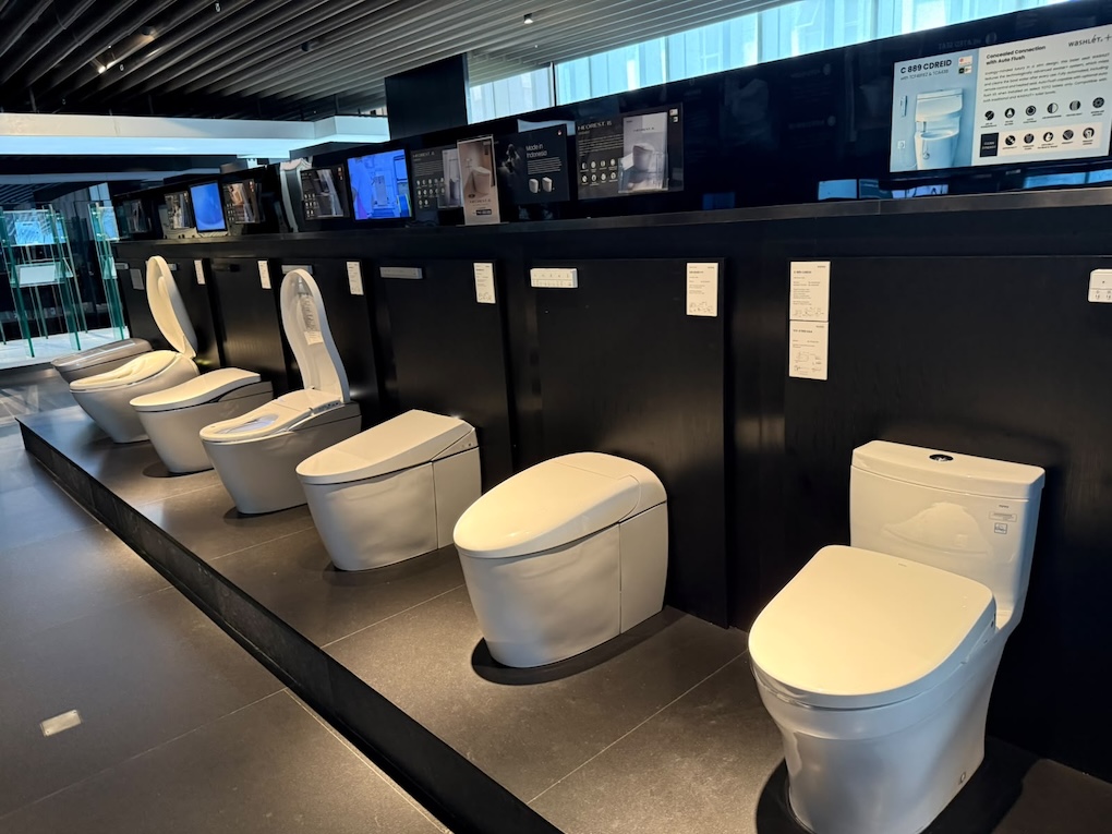 TOTO Indonesia ショールーム展示