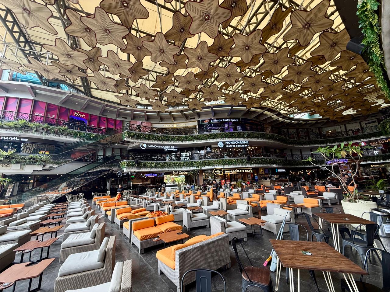 Lippo Mall Kemang 屋外飲食スペース