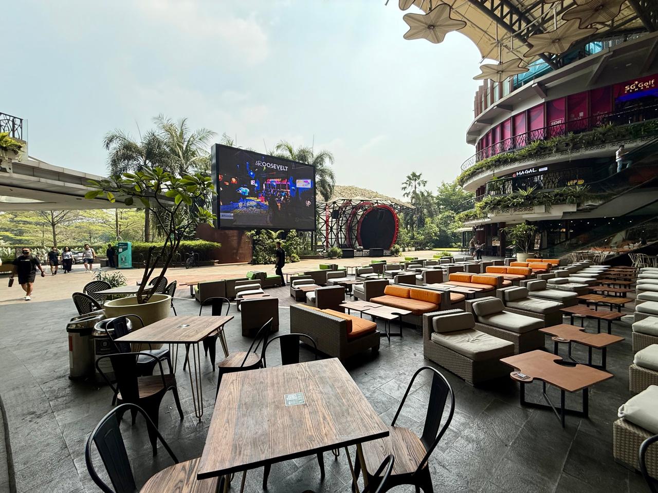 Lippo Mall Kemang 屋外レストランエリア