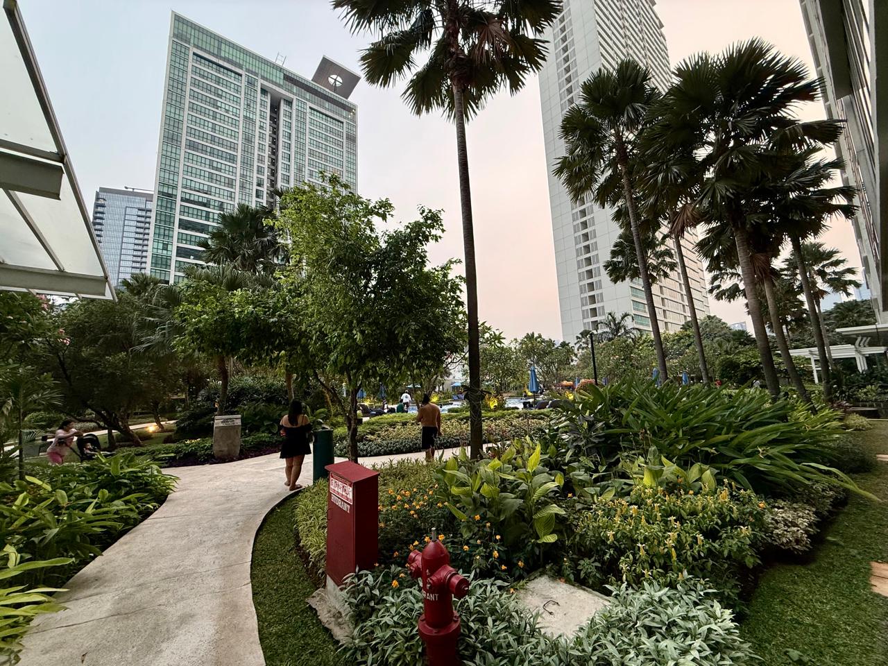Fraser Residence Setiabudi 緑豊かな敷地