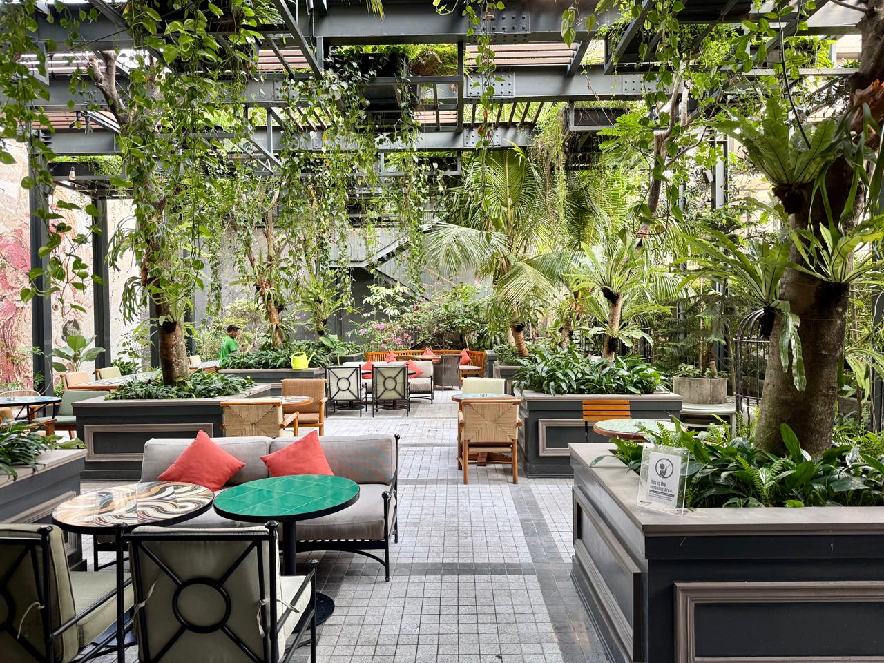25hours Hotel The Oddbird Outdoor Area
