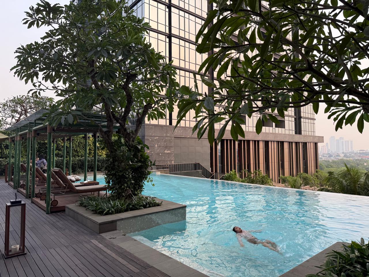 25hours Hotel The Oddbird Pool